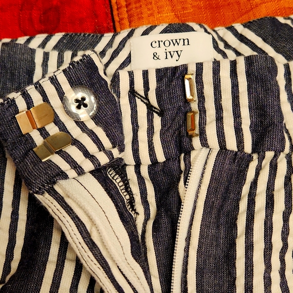 Cute! Blue and white shorts with scallop leg - Picture 2 of 4